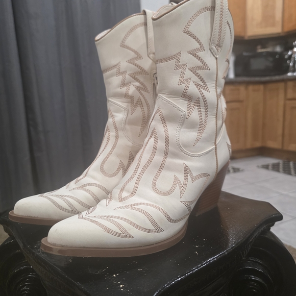Forever 21 Shoes - Forever 21 Cream Western Heeled Boots